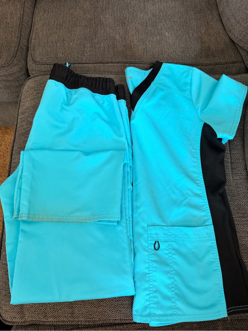 Scrubstar Aqua and Black Women’s Jogger Scrub Set